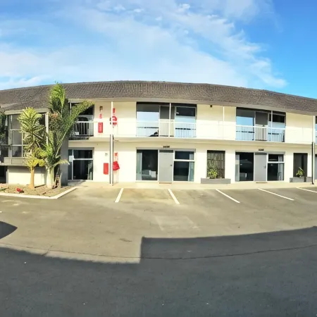 Ellerslie Palms Motel Отели рядом с достопримечательностью «Корнвол Парк»