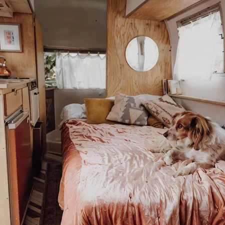 Margaux · 1967 Airstream · Garden Glamping · Pdx Отели рядом с достопримечательностью «Маунт Табор Парк»