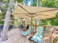 Posada Haus, Rustic Wundercove Cottages -Access to Shared Pool and River - Wi-Fi