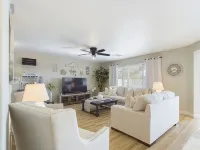 Wowzzza! Remodeled 2025, SW Yard, Heated Pool Home, 5 Stars above the Rest!! - Boutique