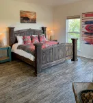 5 bedroom house w/pool -- private ranch just 1 hr from Waco - Wifi