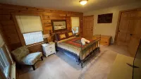 Mountain Serenity, Log Cabin, Hot Tub, EV Charger, Ski Resort 1mi, Sleeps 9 - Alppimaja
