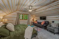 Hiking;Mentone;DeSoto Falls; Mentone; Lookout Mtn; Hot Tub, No Pet Fee-1 Pet- - 4-Star