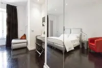 Xenia Guest House - Bed & Breakfasts