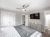 Spacious w/ all King Beds, 15 min from Beach + Downtown, Pup Friendly! - Wifi