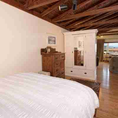 Heart of Mendocino Village, Fabulous Views! Rooms
