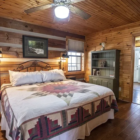Mountain Dreams ~ Your very own private and rustic mountain retreat!