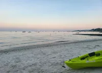 PRIVATE BEACH: A SLICE OF HEAVEN @ NIANTIC W/ 6 QUEENS 1 FULL BED - Beach