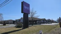 Spark by Hilton Oshawa - Bãi đậu xe
