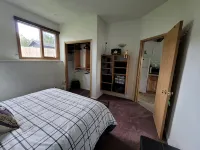 Private suite in an Owner occupied home with views of the Chugach Mountains. - Bungalows