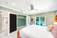 Pool+Bikes+BBQ! Tropical Getaway & Close To Beach! - 4-Star