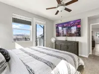 Lakefront Condo w/ Jacuzzi, Rooftop near  Mall, Casino, Theater w/ City Views - balcony