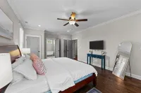 Traditional 4BR Craftsman, In DT Durham, Near Duke - プール