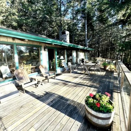 Paradise in Forest setting w/ Ocean views, hot tub, close to town & Hiking