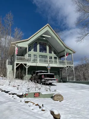 BEARADISE CABIN AT NANTAHALA LAKE  3-BEDROOMS 2-BATH SLEEPS 10 PEOPLE - Chalets