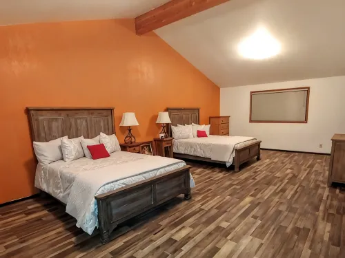 Packwood Big House : River View, AC, Wi-Fi, Covered Patio, Bar and Game Room! - 3-Star