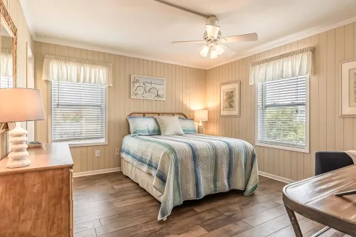 "Just Enough"  Updated 3 Bedroom OIB Condo.  Pools and Private Beach Access - 2-Star