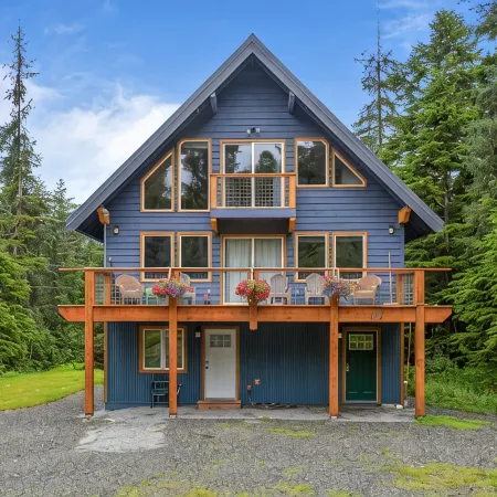 Spacious rental for 6 in lovely home with gorgeous views, minutes from resort