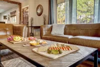Tranquil Retreat w/ Hot Tub, Large Patio, 2 living rooms - バルコニー