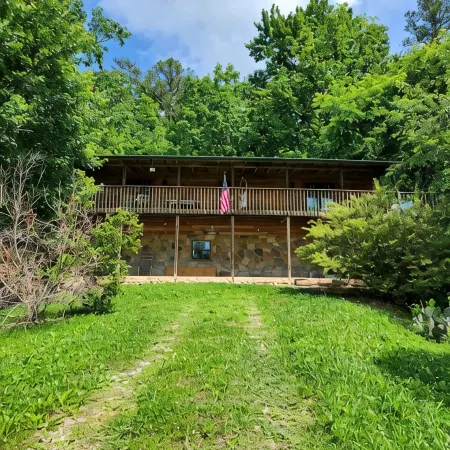 Busse's Roost Cozy Mountain Home