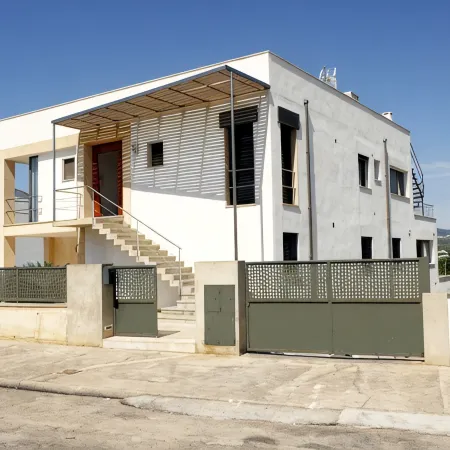 Luxury apartment with beautiful views, private pool and beach access