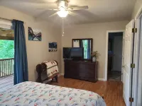Perfect Spot - Lakefront Property on Lake Douglas with Hot Tub! - 3성급