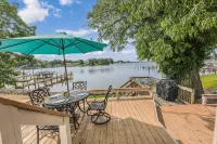 Picture Perfect  Waterfront in town  Sleeps 6  Expansive Outdoor dining area - 3-Star