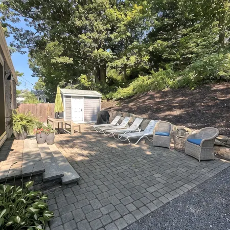 Walk to Beach! Great Location! Booking Sept & OCT! Close to Salem!!