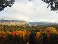 Serene Mountain Top Views overlooking Hudson River and Surrounding Highlands - 4 estrellas