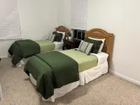 Beautiful family-sized retreat near Troy University. Large Porch & Cozy Patio! - 3-Star