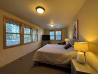 Fremont Crossing home steps to Village and SHARC.  Sharc Passes, New Hot Tub - con encanto