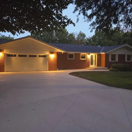 The Bradley House - Beautiful & Spacious Home - Near Campus & Stadium