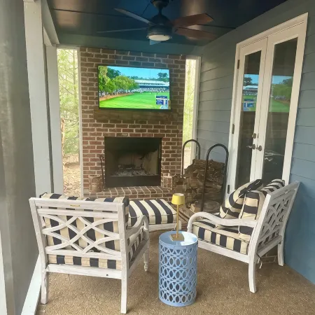 Charming 3 BR, 2 Bath cabin located in quiet Clifftops and close to Sewanee