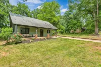 Modern 3 BR house in Belmont - 4-Star