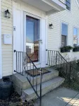 Exceptional location footsteps to beautiful downtown Mystic w/private driveway - 2 stjerner