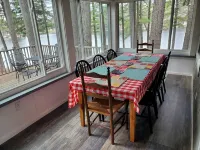Tranquil, serene Sebago Lakefront House on 2 wooded acres - 300ft waterfront! -  Privatzimmer