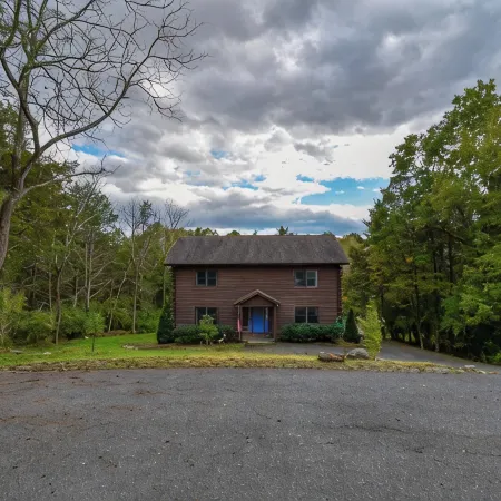 Cabin 82 - The Marshall - 6 bedrooms, sleeps 12, minutes from downtown Lexington