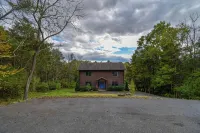 Cabin 82 - The Marshall - 6 bedrooms, sleeps 12, minutes from downtown Lexington - 4-stjärniga