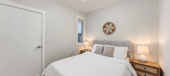 Quiet Private Entry Suite |Free Parking&Near Metro Hotels in Burnaby