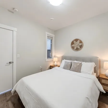 Quiet Private Entry Suite |Free Parking&Near Metro