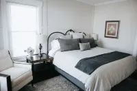 Beautiful remodeled historic Drake Univ home minutes from downtown and all metro - 3 Sao