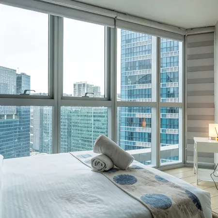 Uptown Parksuites T2 Radiant 2BR Walk to Uptown Mall +Nightlife Xylo