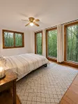 Private Pool & Hot Tub! Minutes to Sebago Lake! Nature! Perfect All Year-Round. - Homestays