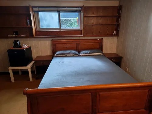Cozy Private Basement Room shared bathroom - internet