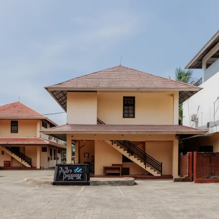 RedDoorz Plus Near Tugu Mercusuar Anyer