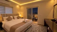 Eighth Wonders Hotel - Homestays