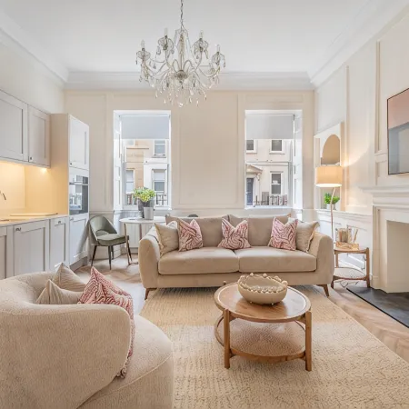 Elegant 1-Bed Flat in the Heart of Bath - VAT Q