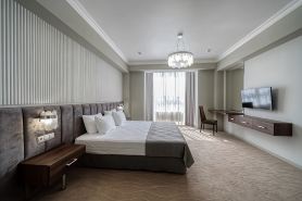 Business Hotel Mask