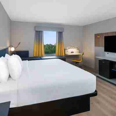 Microtel Inn & Suites by Wyndham Hot Springs Rooms