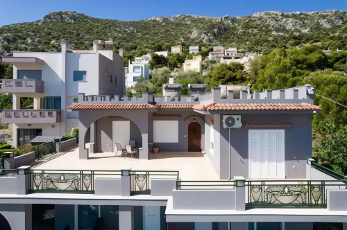 Spacious House with Seaview Hotels in Markopoulo